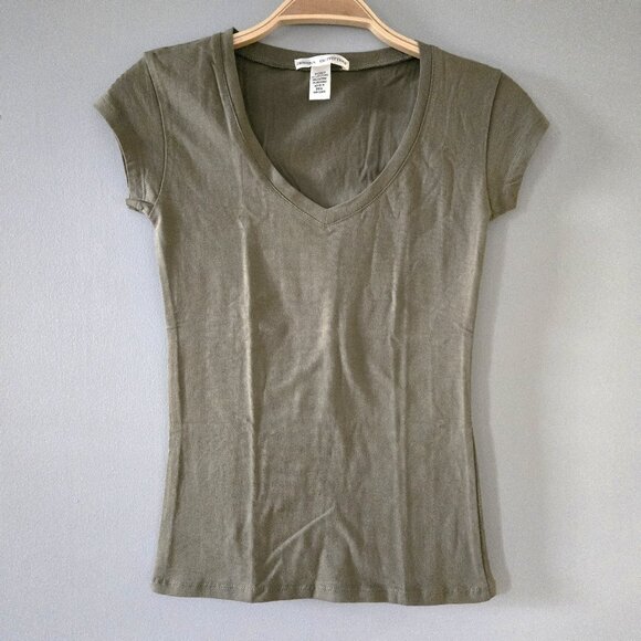 NWOT - Zenana Outfitters Small Olive V-Neck Tee GT-3004 - Picture 1 of 3